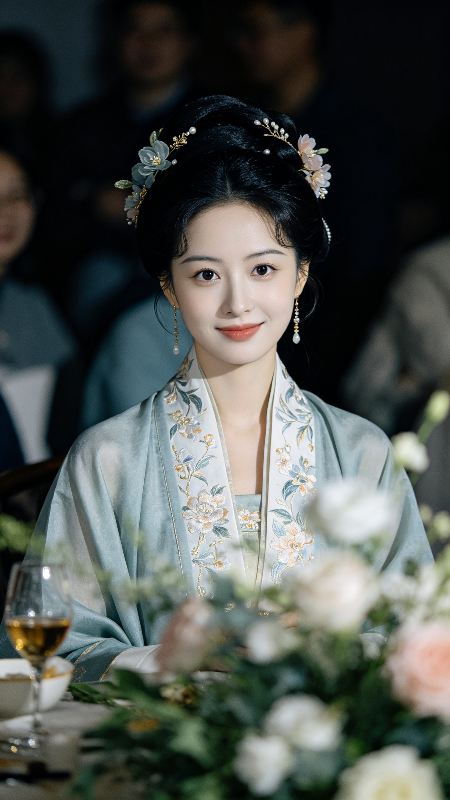 婚礼跟拍，纪实婚礼，小众婚礼，现场感，低饱和度，高级感，客片，婚礼现场，婚礼全程跟拍， 绝色新娘，大眼睛，伪素颜妆，喜悦，微笑，眼神深意。杰作，艺术感，婚礼明朝服式造型，细节清晰可见，冷白皮肤，肌肤水润光滑细腻清晰，前… - AI提示词参考图，来自西西提示词