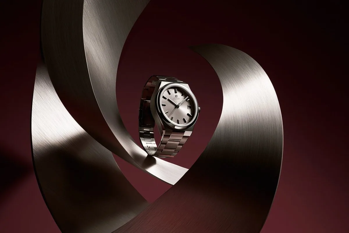 Premium studio photography of [Product], centered within a sculptural [Setting], [Background], subtle complem… - AI提示词参考图，来自西西提示词