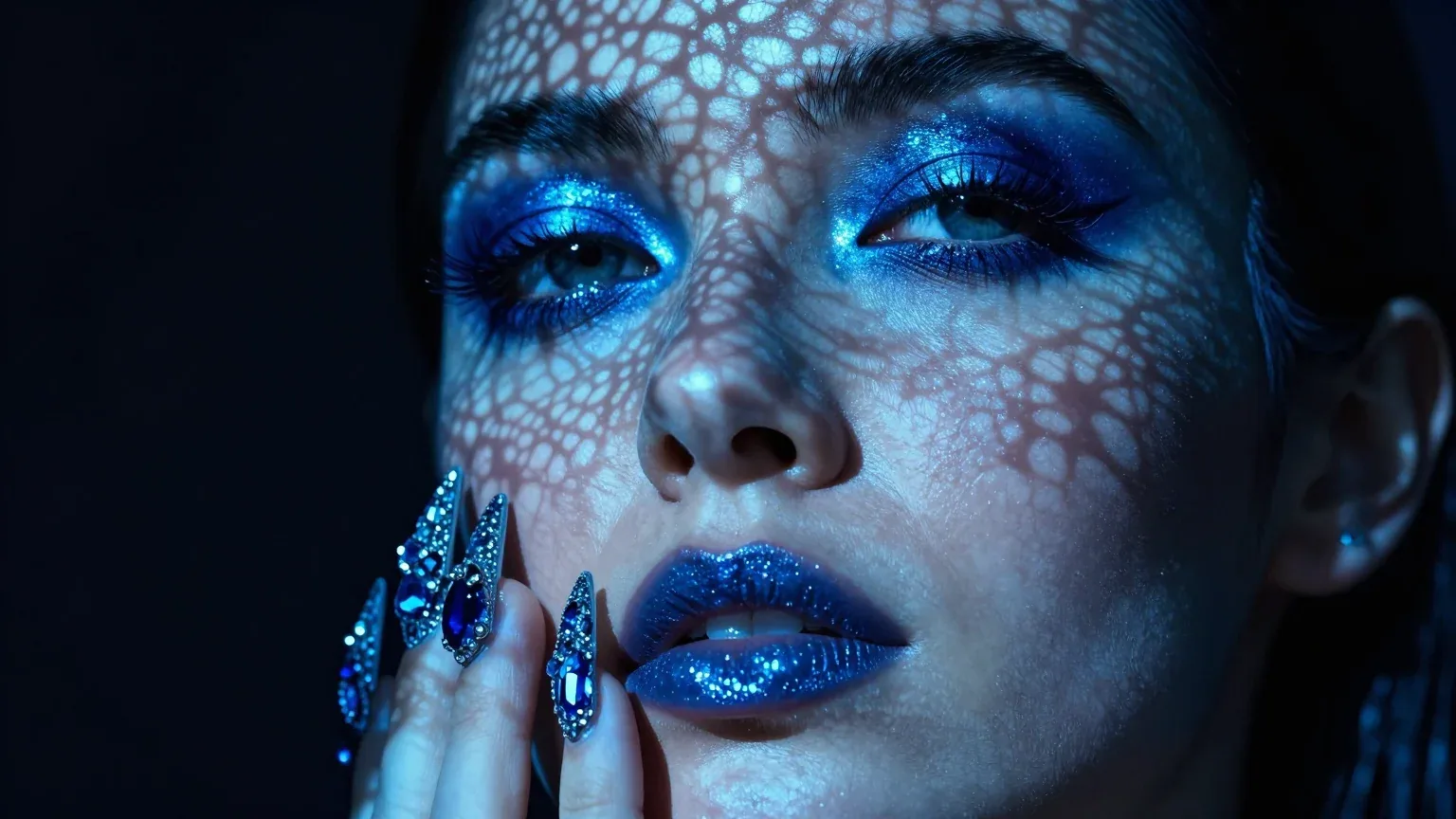 Create a high-fashion cinematic portrait for a luxury beauty campaign.Subject & Action: An extreme close-up o… - AI提示词参考图，来自西西提示词