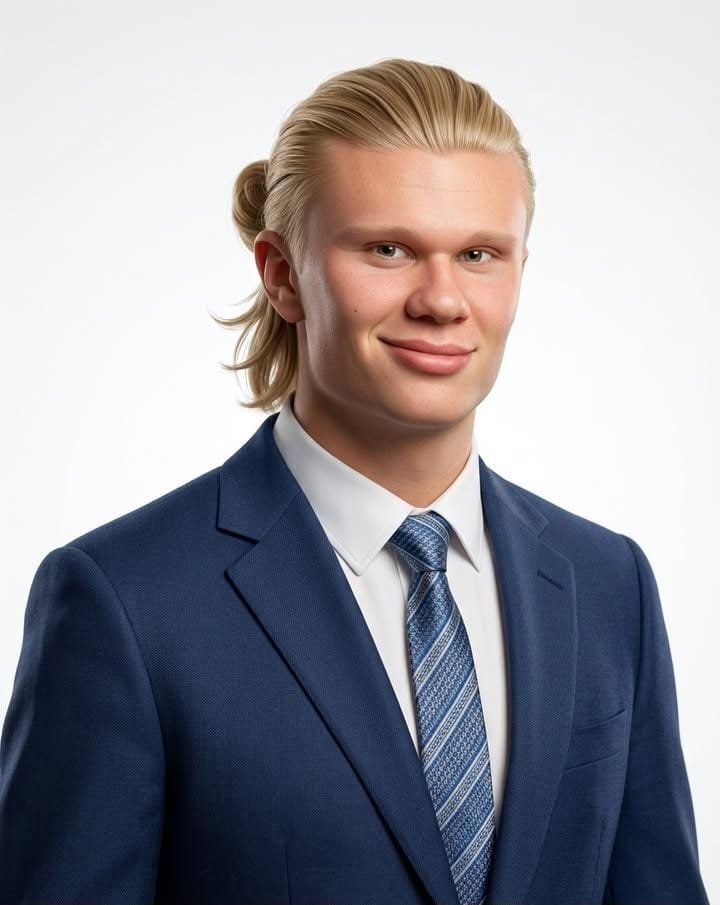 Ultra-realistic professional studio headshot, centered chest-up portrait, subject looking directly at the cam… - AI提示词参考图，来自西西提示词