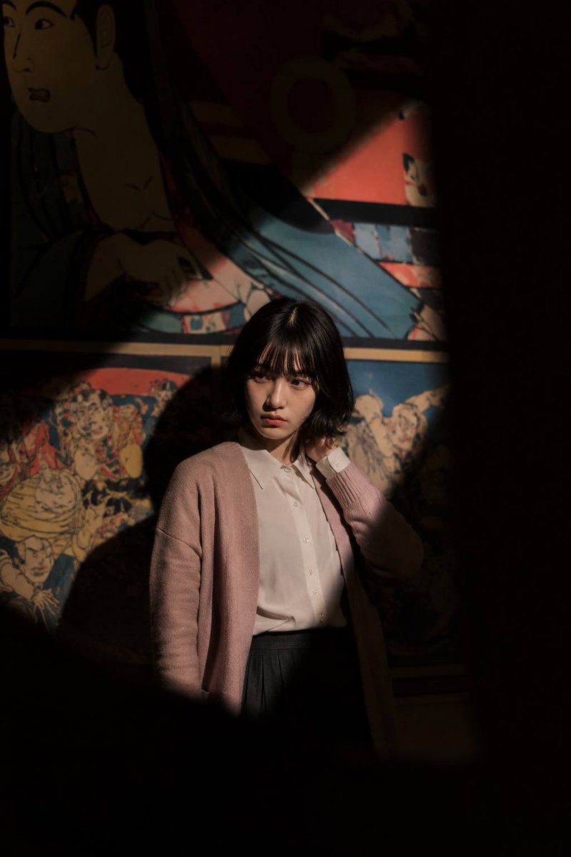 Use my picture reference for the exact face, hairstyle, bangs, facial proportions, skin tone, body posture, a… - AI提示词参考图，来自西西提示词