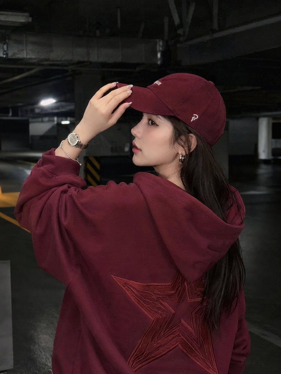 A cinematic streetwear fashion portrait of a beautiful young {argument name="ethnicity" default="East Asian w… - AI提示词参考图，来自西西提示词