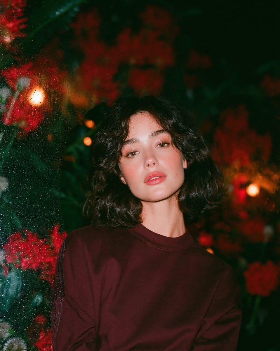 Dreamy cinematic nighttime portrait of a {argument name="subject" default="beautiful young woman with short w… - AI提示词参考图，来自西西提示词