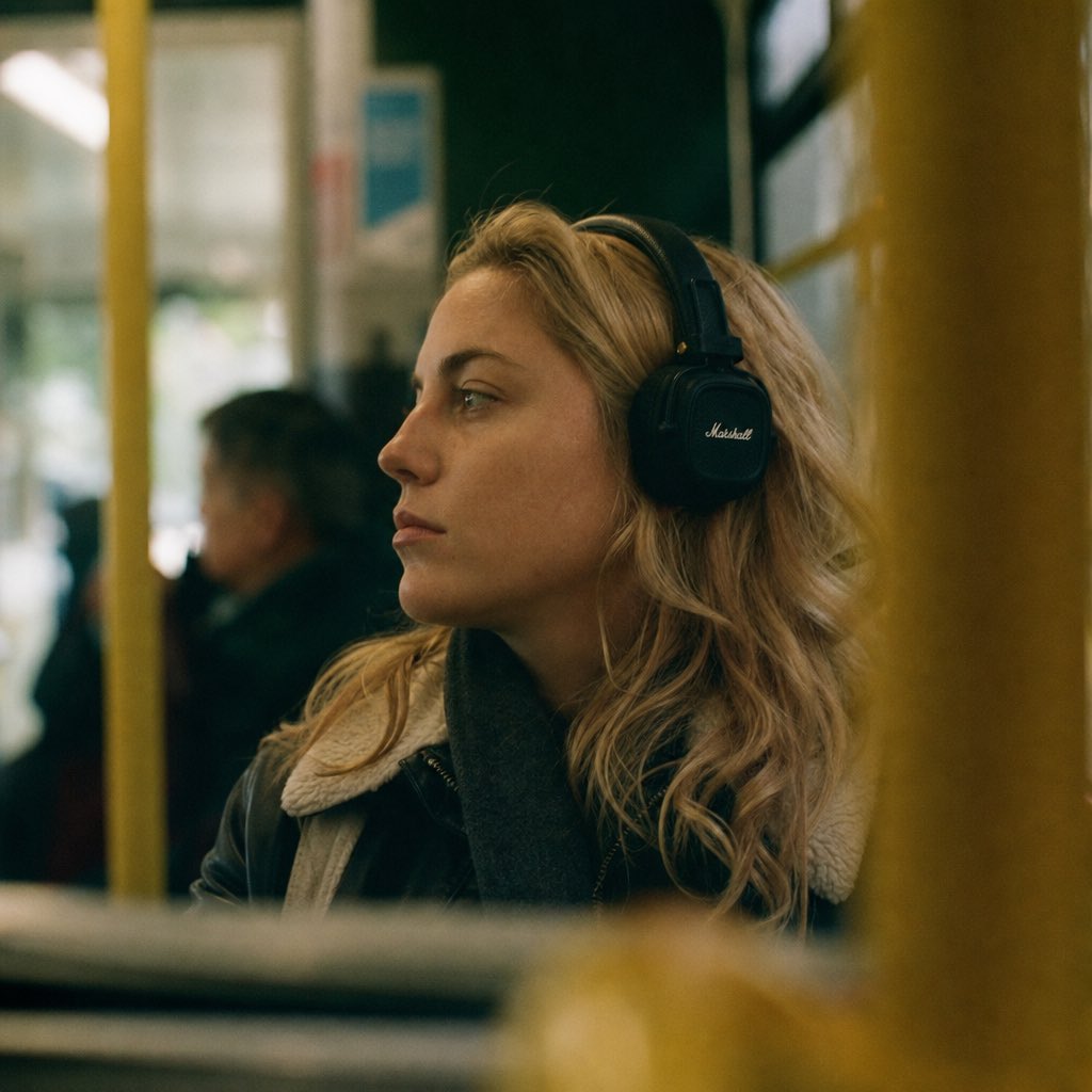 {argument name="subject" default="Candid photo of a woman with Marshall headphones"} on a {argument name="loc… - AI提示词参考图，来自西西提示词