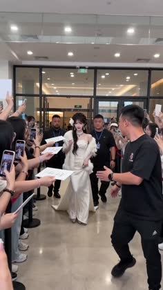 明星馆内粉丝签名会